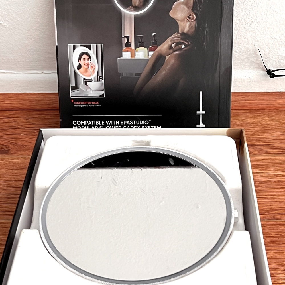 FOGLESS MIRROR that streams music wirelessly via Bluetooth!!